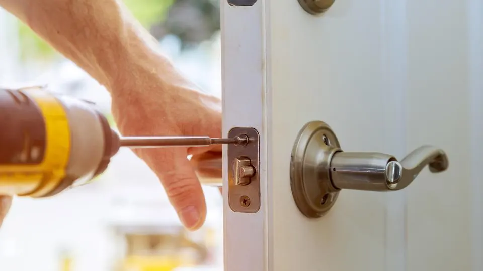 Do Locksmiths Work on Residential, Commercial, and Automotive Locks? Do Locksmiths Work on Residential Commercial and Automotive Locks